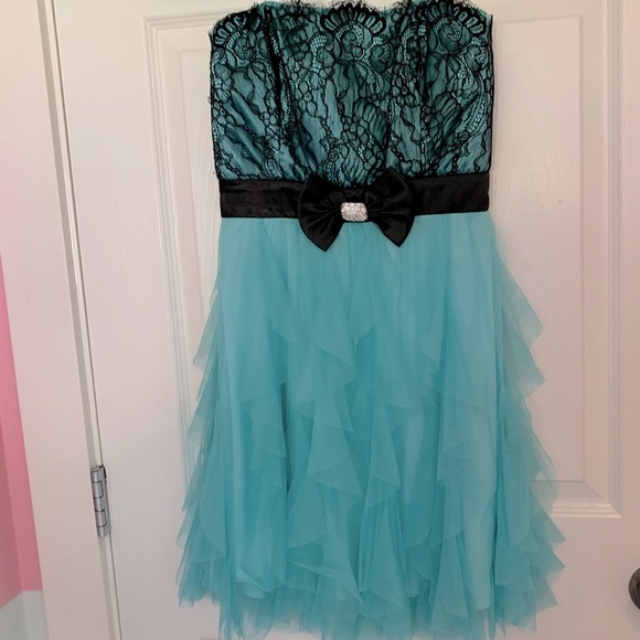 Gorgeous aqua blue dress 👗 - Picture 2 of 9